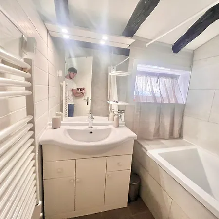 Refuge Champetre - Moderne&confort - Jardin Terrasse Barbecue - Parking Et Wifi Gratuit - Espace Et Detente - Parfaitement équipé - Idéal Famille 3*